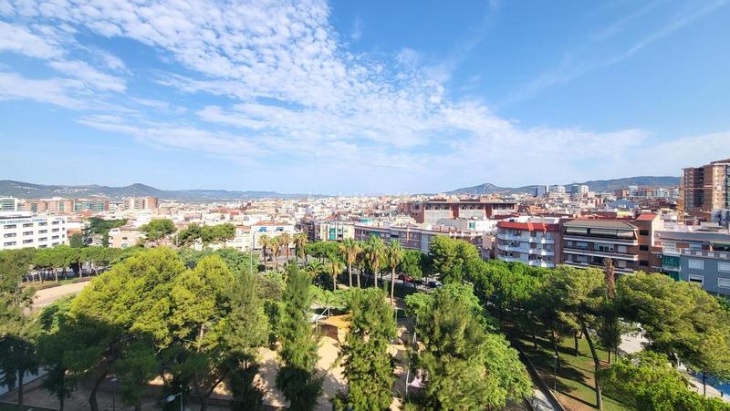 Foto 9c74b1c4-f453-4453-a353-8a02a295d030. Dúplex amb calefacció a La Gavarra Cornellà de Llobregat