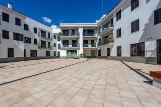 Rent Flat in Centre. Precioso piso de 2 habitaciones, piscina y parquing en el centro