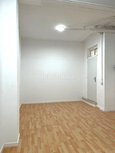 Foto 2a0ee6e6-8249-484a-b5ea-631ed3a6f81b. Local comercial a Horta Barcelona
