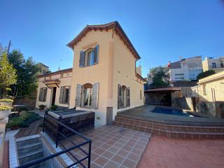 Casa a Teià. Casa indiana con piscina en el centro de teiá