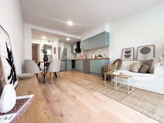 Pis a Barenys. Piso en el centro de salou de 3 hab y piscina comunitaria