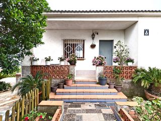 Maison à Sant Iscle de Vallalta. Chalet independiente con jardín y vistas al montnegre