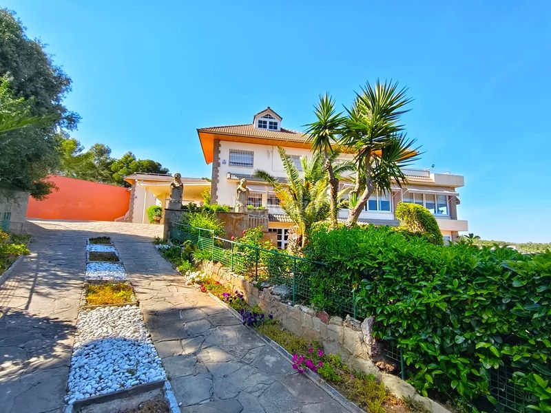 Foto 1c356c7f-df40-483c-853e-68419b0a337f. Casa amb calefacció aparcament piscina a Montmar Castelldefels