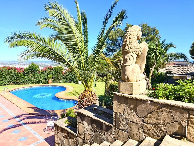 Foto 7d49436a-adce-4f09-bd29-38eb27ca32b3. Casa amb calefacció aparcament piscina a Montmar Castelldefels
