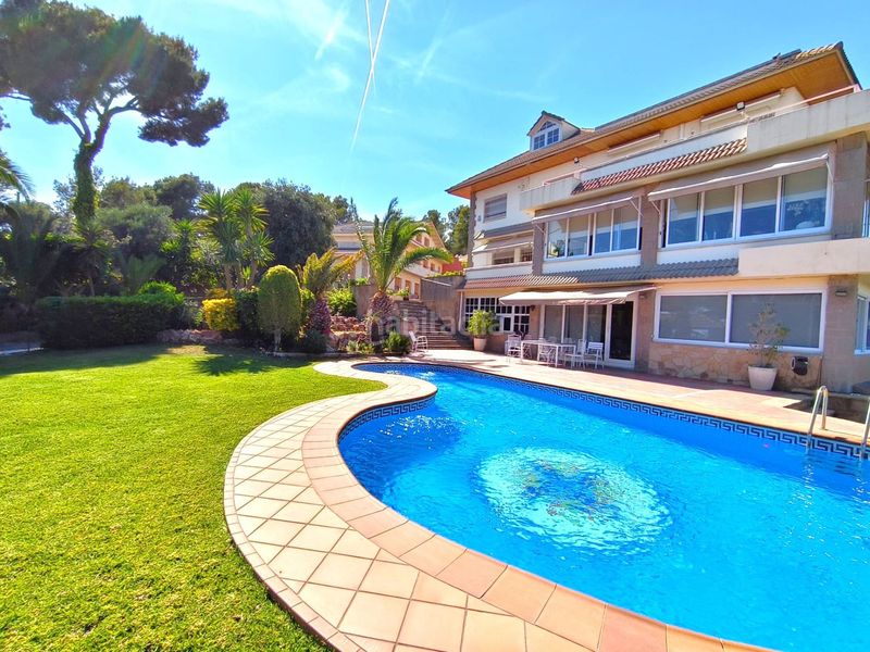 Foto 923febce-eed1-4c34-b1d9-f25b35379d50. Casa amb calefacció aparcament piscina a Montmar Castelldefels