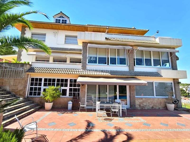 Foto caf6d8c9-42c8-4c89-8253-746b9c79818a. Casa amb calefacció aparcament piscina a Montmar Castelldefels