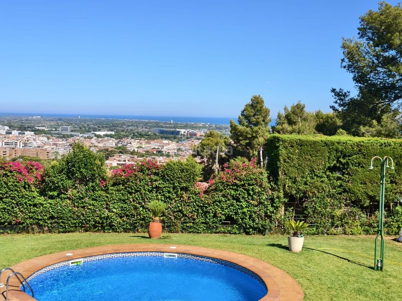 Foto ccc1ad26-097e-4bbd-bcd9-edd489f06b1b. Casa amb calefacció aparcament piscina a Montmar Castelldefels