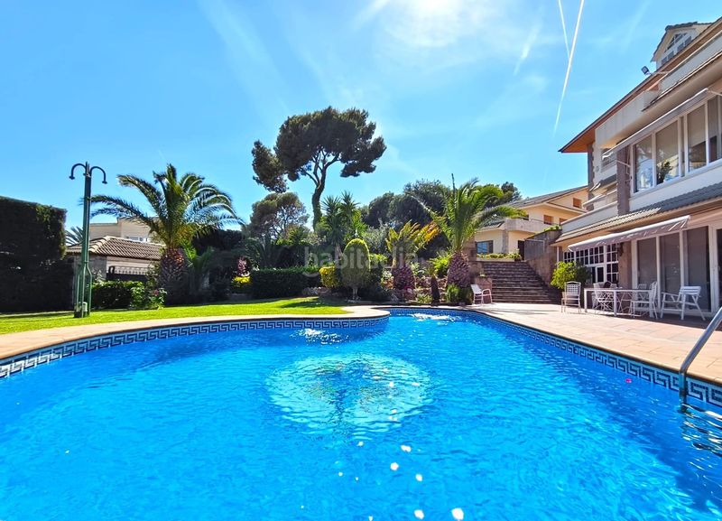 Foto ccd0e670-3af6-4a4e-a61d-843bb6860c09. Casa amb calefacció aparcament piscina a Montmar Castelldefels