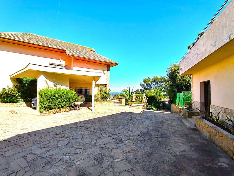 Foto d1402c28-722f-4afc-9a9d-9ed9d48c95b2. Casa amb calefacció aparcament piscina a Montmar Castelldefels