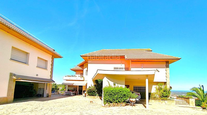 Foto f5019f0d-6f6e-44d1-8901-4c1896928bbf. Casa amb calefacció aparcament piscina a Montmar Castelldefels