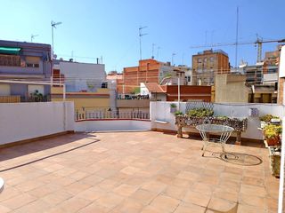 Penthouse in Guinardó. Ático en horta de dos habitaciones y gran terraza comunitaria co