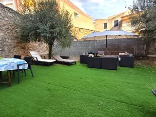 Maison jumelée à Vimbodí. Casa de pueblo con patio de 150m2 con garaje en el centro de vim