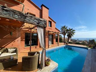 Casa a Canet de Mar. Espectacular casa con piscina y vistas al mar en canet de mar