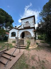 Casa a Aiguafreda. Preciosa casa para reformar en aiguafreda con piscina y terreno