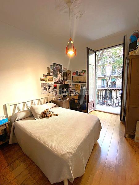 Foto f4694509-f3b6-42e5-b8c3-8e42f3a964d6. Piso espectacular piso con terraza de 100m2 en example. en Barcelona