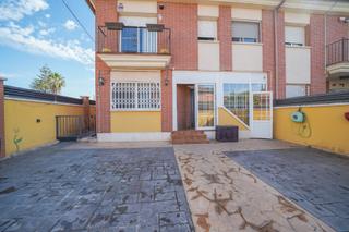 Semi detached house in Passeig de l'oliver 12. Precioso adosado en reus