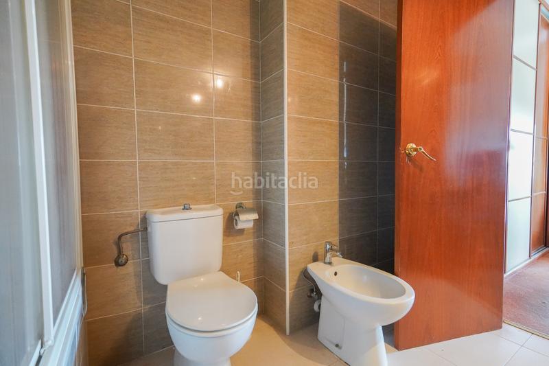 Foto f692e4f0-bd3b-44c0-bb95-6ef8aef6d9a6. A tre livelli in carrer de maria montessori 1 in Llevant Reus