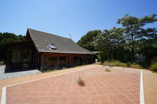 Masia  Carrer del roser. Finca rústica con casa y nave industrial