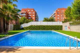 Triplex in Carrer de maria montessori 1. Tríplex en jardins de reus