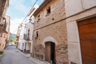 Casa adossada  Carrer del roser. Casa a reformar en riudecols