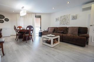 Edifici  Carrer del penedès. Edificio en torreforta