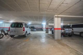 Autoparkplatz in Carrer de l'alcalde pascual 15. Plaza de parking amplia junto a països catalans (coche grande +