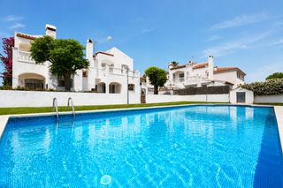 Casa  Carrer d'alfons i. Casa con piscina comunitaria y terraza en el casalot