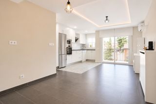 Flat  Carrer del cep. Piso reformado con gran terraza, parking y dos balcones en el ve