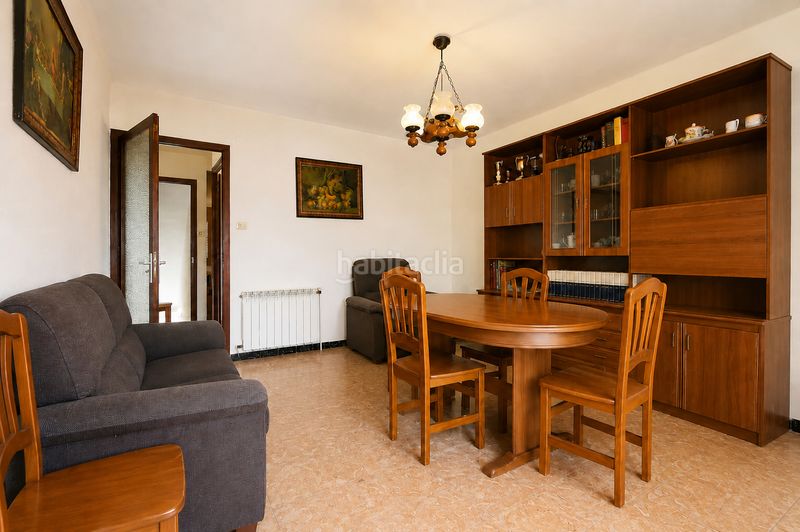 Foto f019ddb8-eb23-4ac8-959b-367084aa5c5b. Casa adossada amb aparcament a Bràfim
