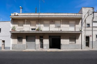 Pis  Carrer dinou. Oportunidad única: vivienda con gran garaje y espectacular terra