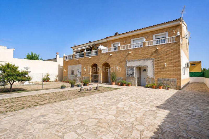 Foto 82d03a23-3c2c-4852-93a7-b6dea0b2fe34. Casa adossada amb aparcament a Vila-seca poble Vila-seca