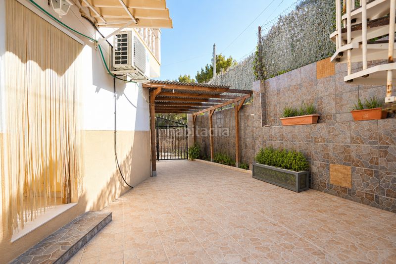 Foto dbc96fca-b09e-4a52-844f-5acc77d6c652. Chalet casa independiente con parcela de 778 m² en Cunit