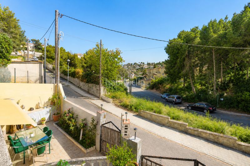 Foto f0cbd00a-1efe-4232-99ee-727ce0d952be. Chalet casa independiente con parcela de 778 m² en Cunit