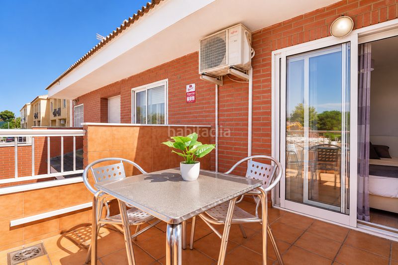 Foto 8f3fe63b-89ff-40a5-94dd-628b47119e50. Casa adossada amb calefacció aparcament piscina a Reus