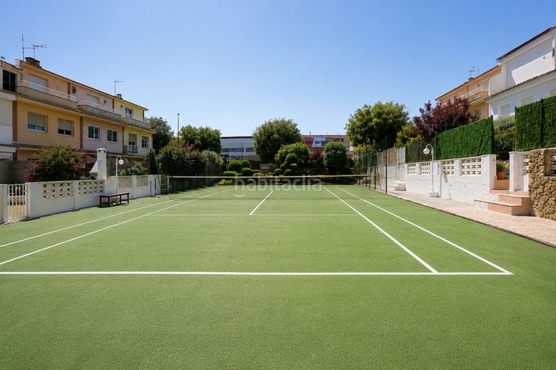 Foto a5812ee5-82c7-494e-b48c-350d0fe23842. Casa adossada amb calefacció aparcament piscina a Reus