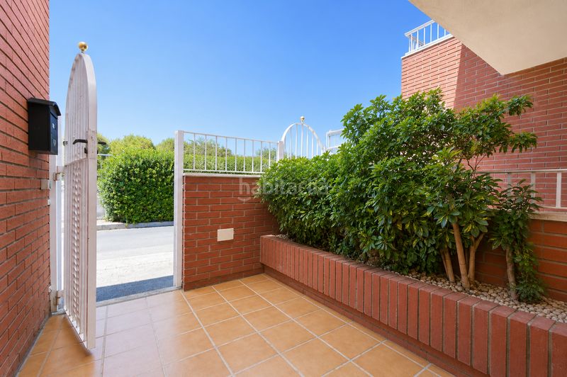 Foto db55c9c4-8dec-4053-ab20-39515c7e44a6. Casa adossada amb calefacció aparcament piscina a Reus