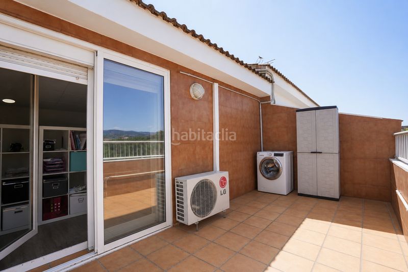 Foto f9a999c1-025d-475b-8def-77baa532bdab. Casa adossada amb calefacció aparcament piscina a Reus