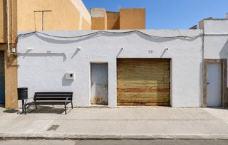 Haus  Carrer del montsant. Almacén para reformar con posibilidad de cambio de uso a viviend