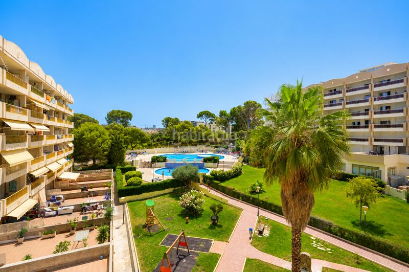 Foto 4ad6316e-6794-41b8-b8ef-f4a12c81a0a7. Pis amb piscina a Mar i Camp - Platja dels Capellans Salou