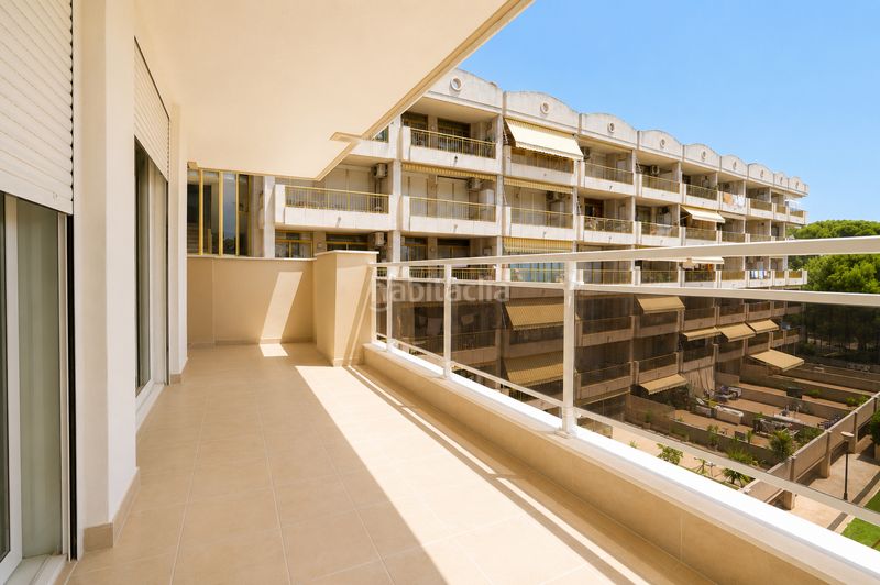 Foto ea1c0f0a-97a8-4085-aebf-5b434a1e2f4b. Pis amb piscina a Mar i Camp - Platja dels Capellans Salou