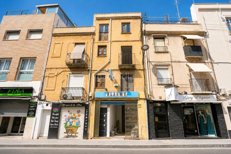 Foto 7545d6b3-ac93-458c-91e9-b66e872bff2d. Casa adossada a Centre Reus