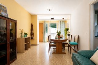Flat  Plaça juan ramon jiménez. Piso con 3 habitaciones en constantí