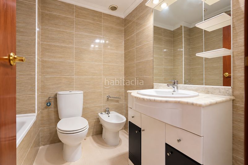 Foto dce7c01f-13f1-41a8-9f95-24bb62d7bc5a. Duplex avec parking piscine dans Llevant Reus
