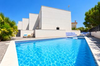 Reihenhaus  Avinguda platja cristall. Adosados a estrenar en miami playa