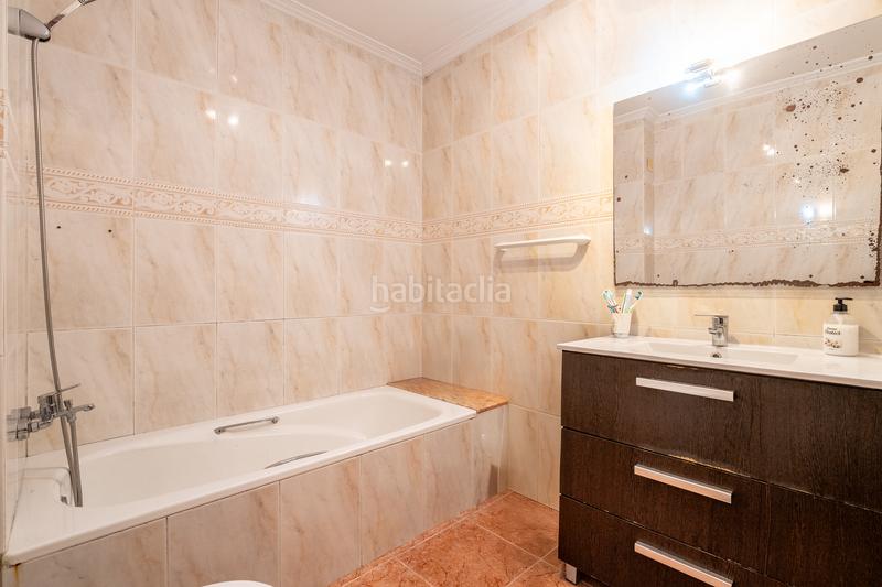 Foto 20ad0a7d-83ab-4a35-876e-c4682ae9522f. Casa adossada amb xemeneia calefacció aparcament a Reus