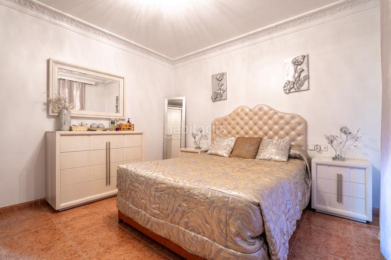 Foto fbf039ba-85a9-40e8-b958-0895c2c09569. Casa adossada amb xemeneia calefacció aparcament a Reus