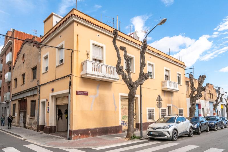 Foto 175ea697-ff23-48ee-87e0-d0d113144768. Édifice dans Centre Reus