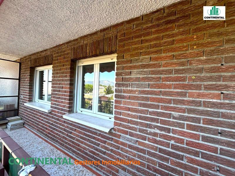 Foto e0f3dbbb-b927-4936-a23c-762004133a63. Dúplex amb aparcament piscina a Los Negrales Collado Villalba