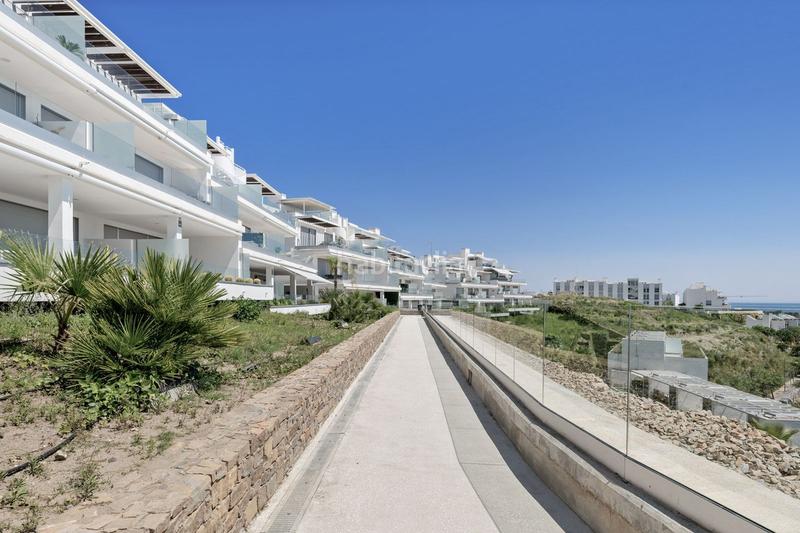 Foto c9efa5a1-ef49-42e6-9ef5-67997e4f2002. Casa adossada amb aparcament piscina a Cancelada Estepona