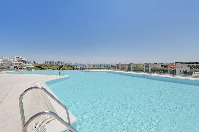 Foto 1049fa80-b12e-45f2-921f-bed2113b611a. Semi detached house with parking pool in Cancelada Estepona